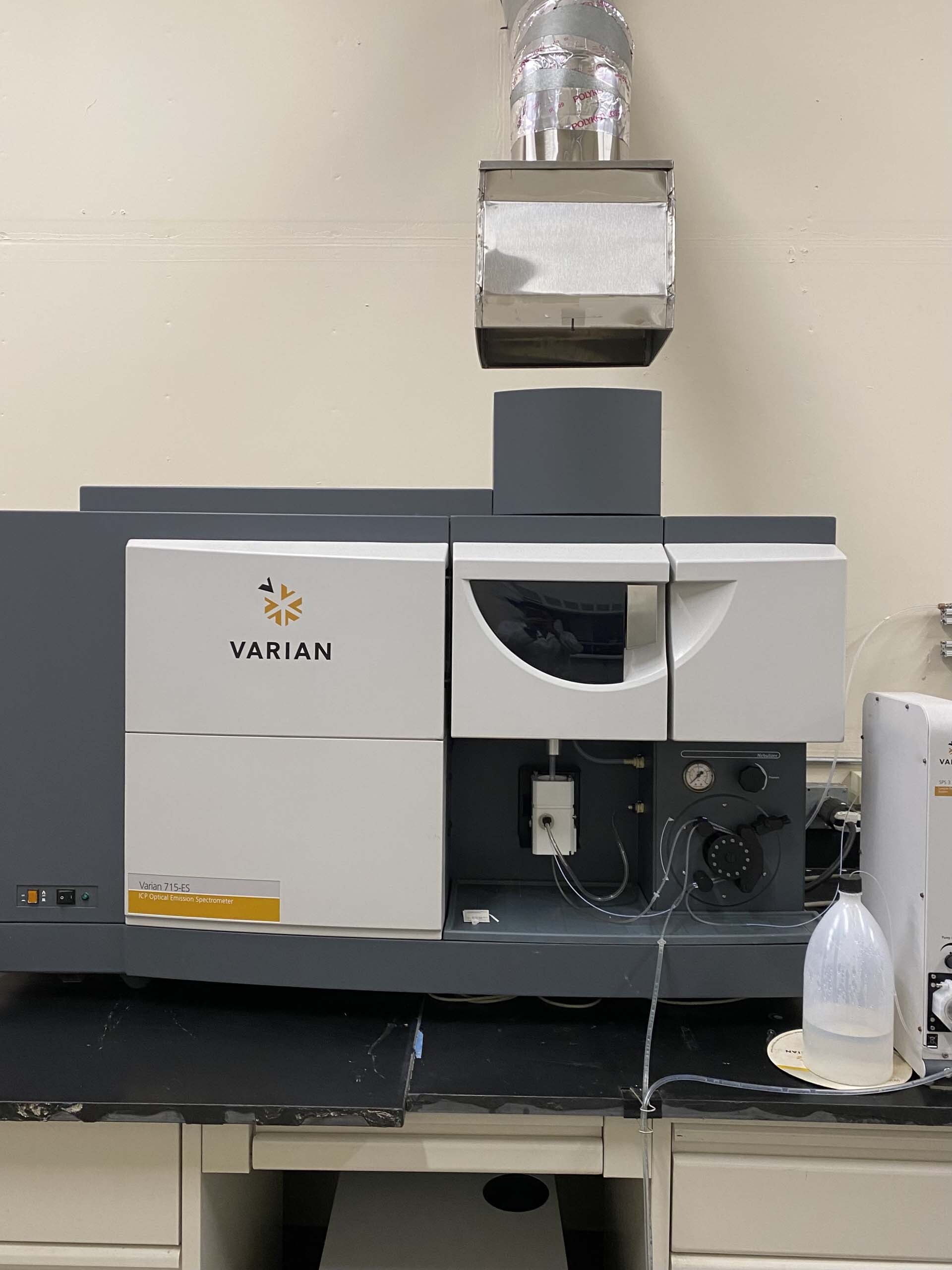 Photo Used VARIAN 715-ES For Sale