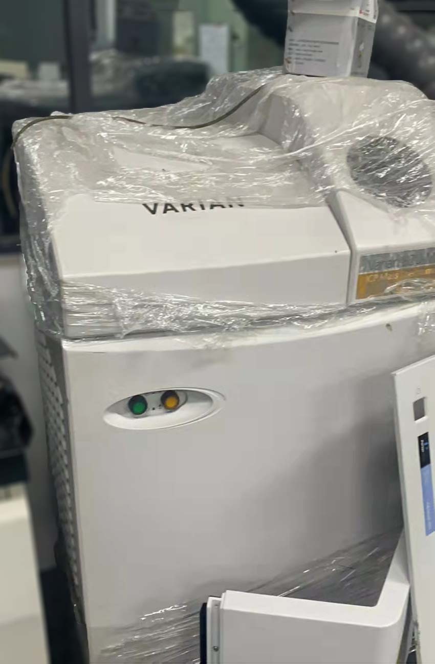 Photo Used VARIAN 820-MS For Sale