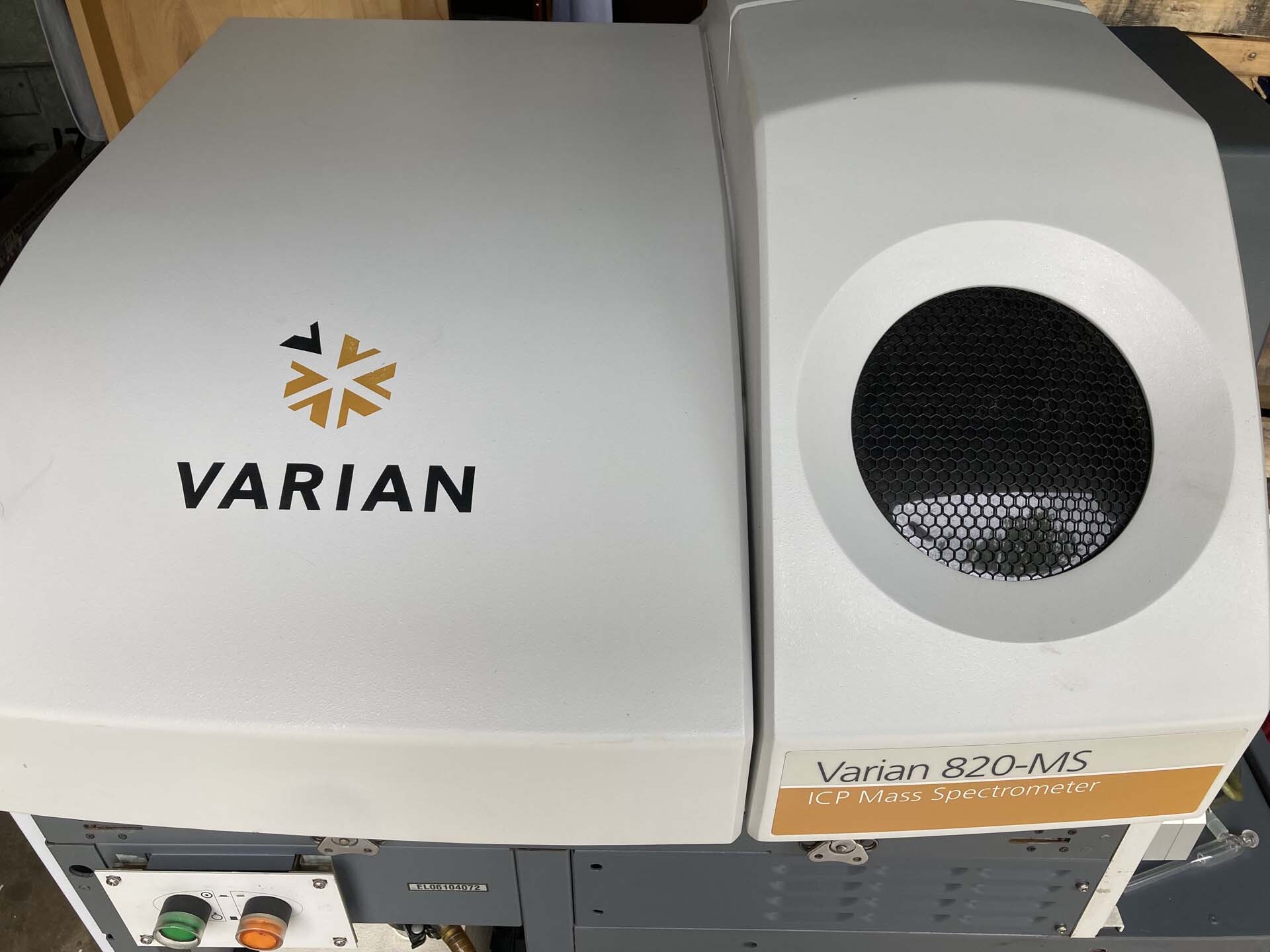 Photo Used VARIAN 820-MS For Sale