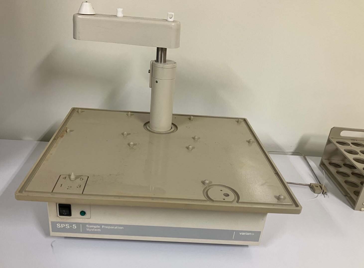 사진 사용됨 VARIAN 820-MS 판매용