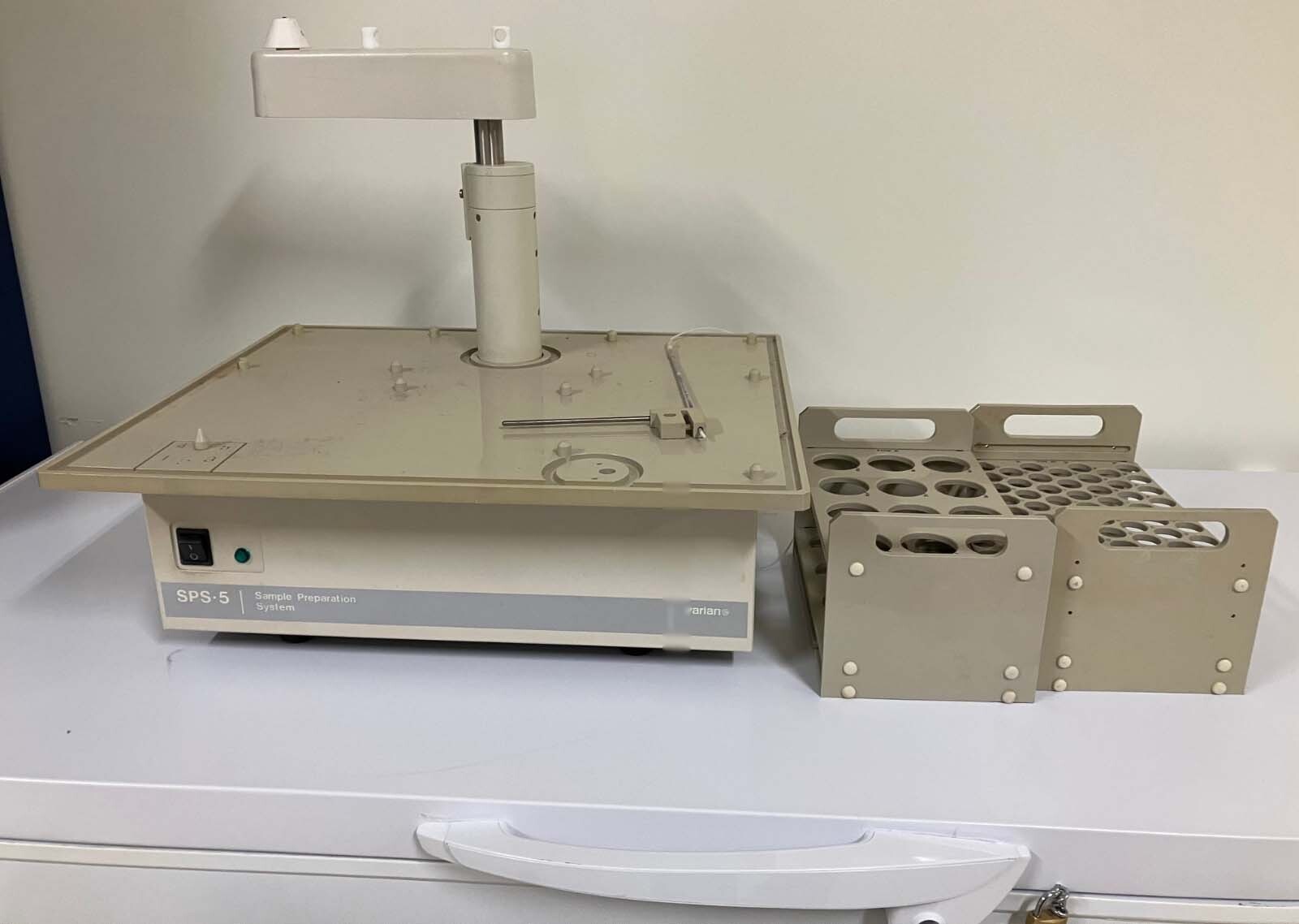 사진 사용됨 VARIAN 820-MS 판매용