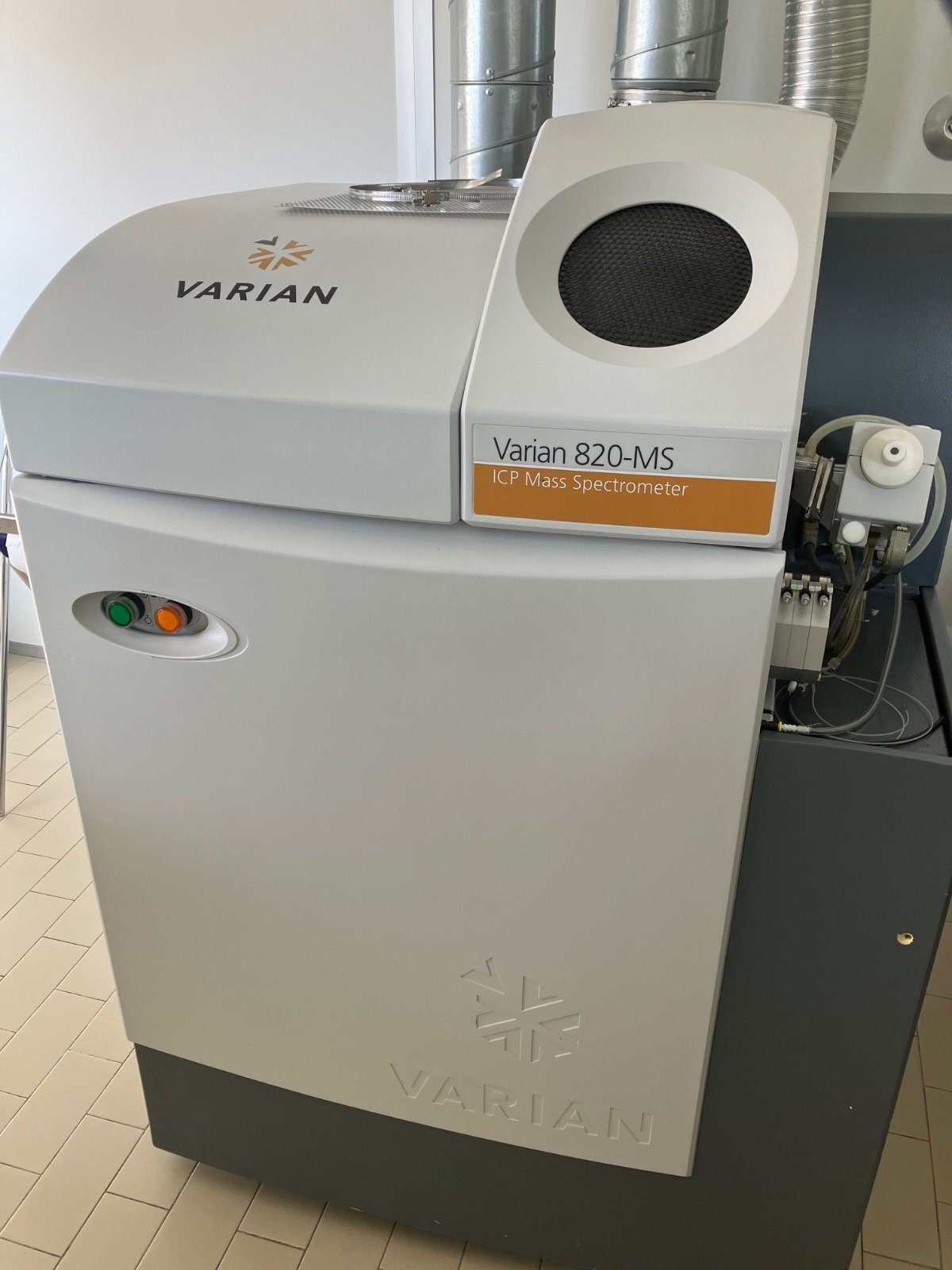 사진 사용됨 VARIAN 820-MS 판매용