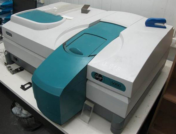 Photo Used VARIAN Cary 5000 For Sale