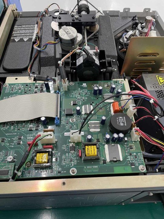 圖為 已使用的 VARIAN Cary 5000 待售