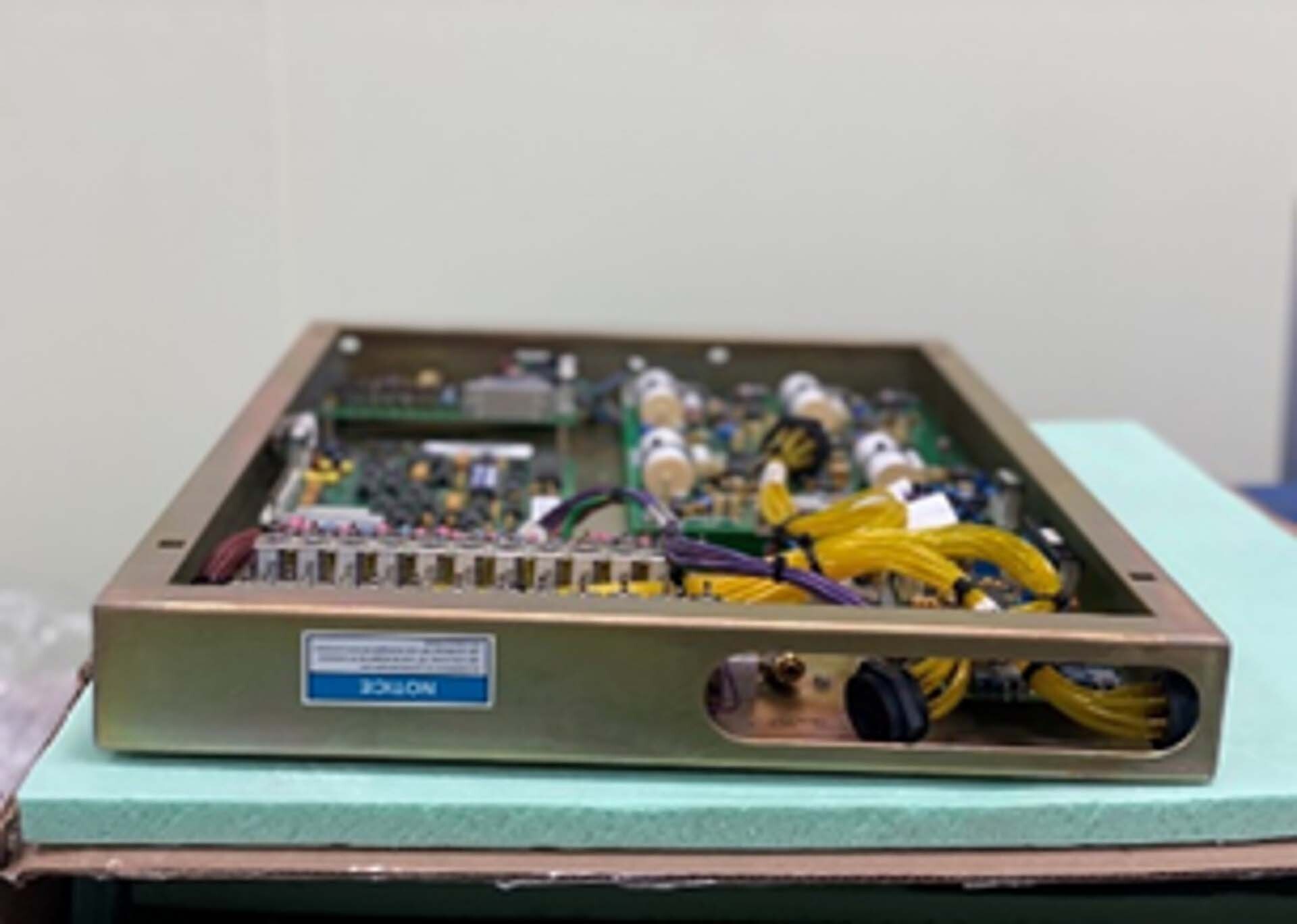 사진 사용됨 VARIAN E220 / E500 판매용