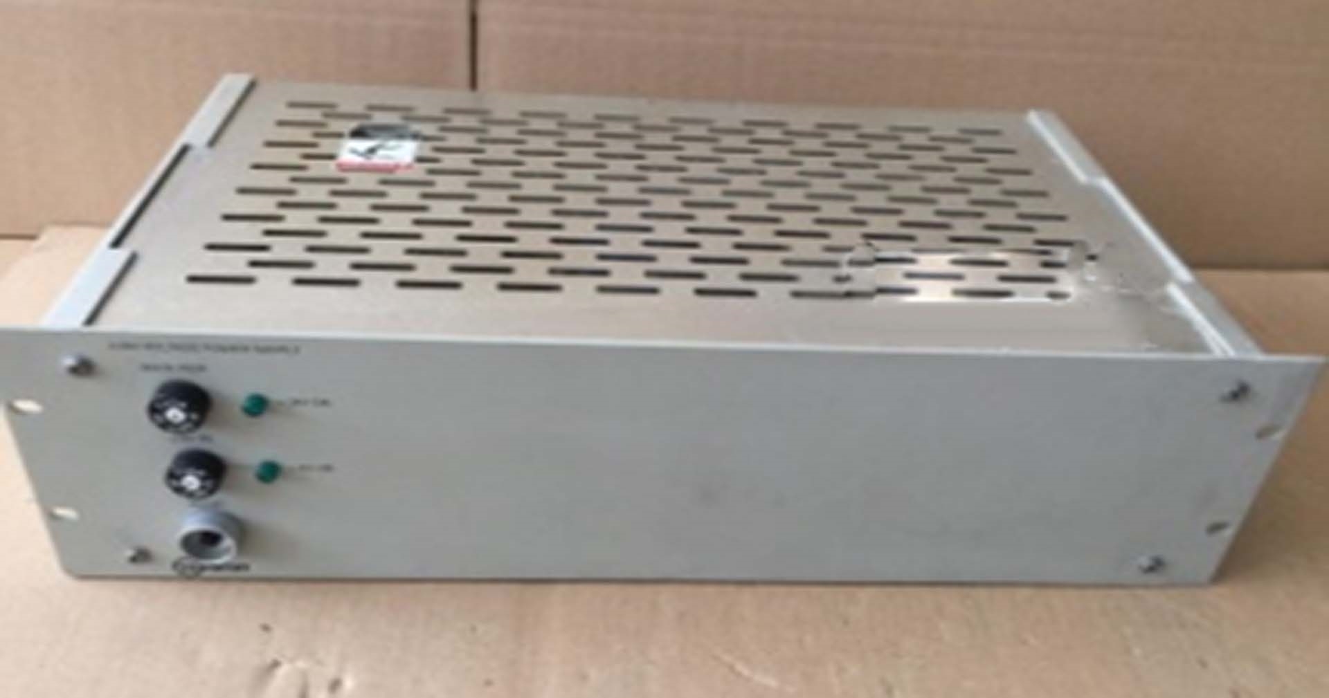 Foto Verwendet VARIAN Low voltage power supply for 3290 Zum Verkauf