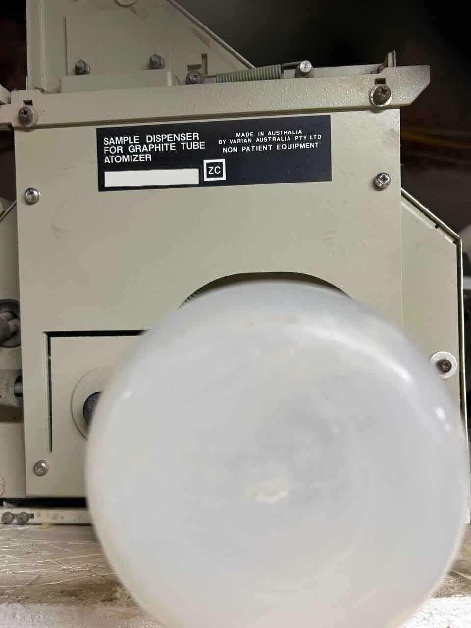 フォト（写真） 使用される VARIAN SPECTRAA 220 販売のために