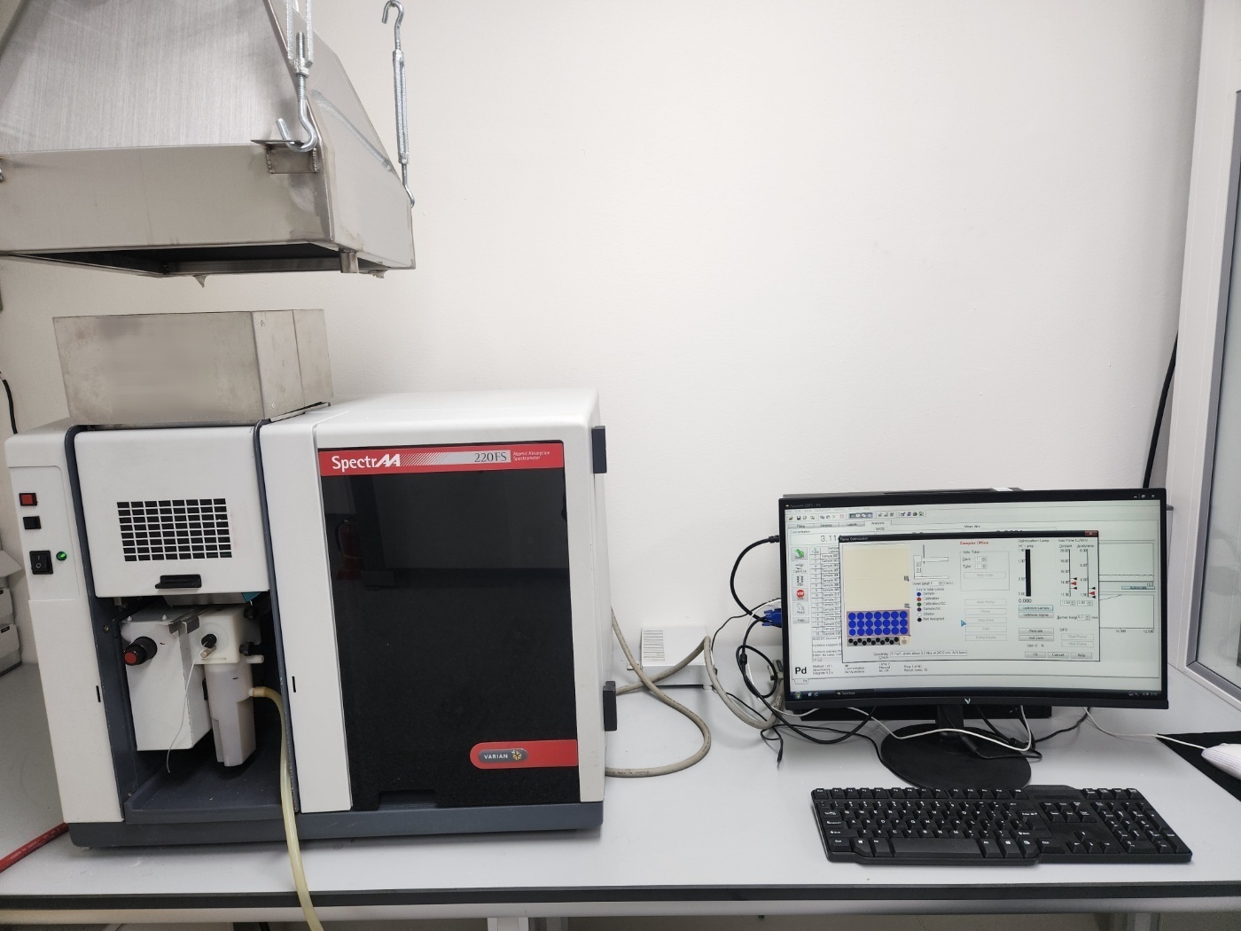 Foto Verwendet VARIAN SpectrAA 220FS Zum Verkauf