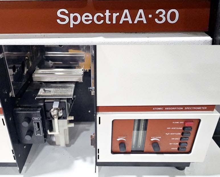 图为 已使用的 VARIAN SpectrAA-30 待售