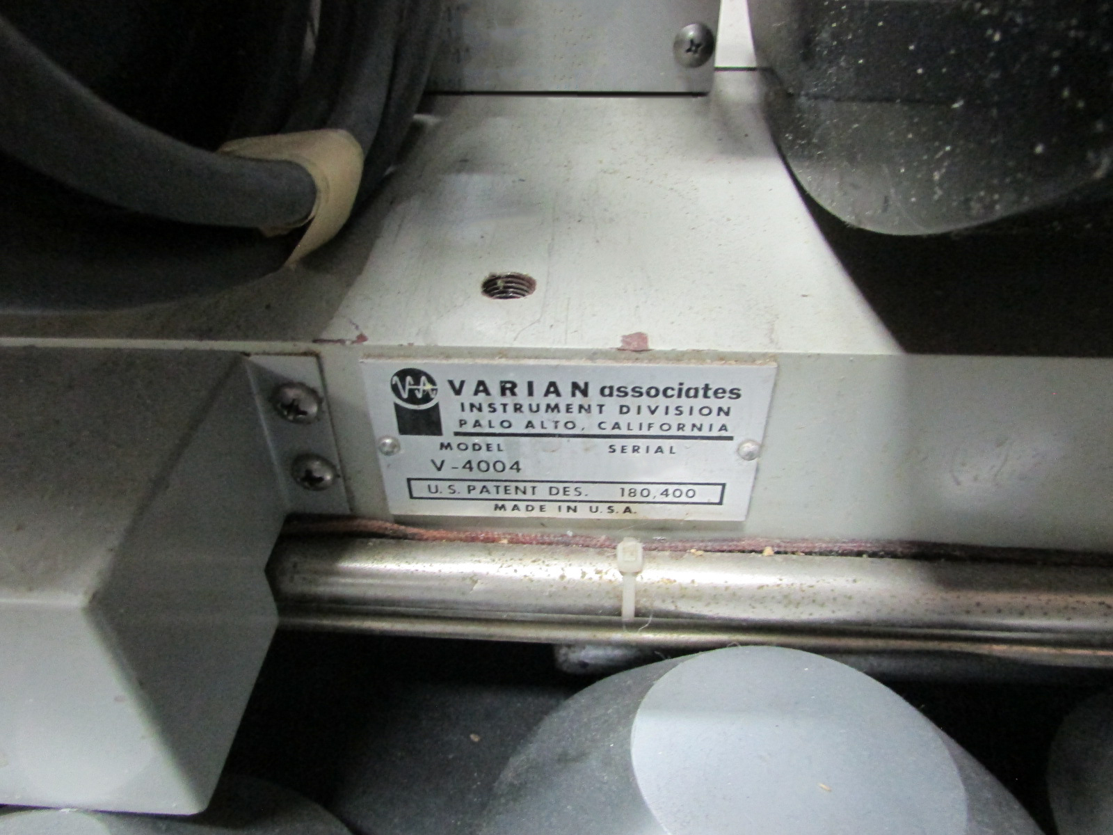 Photo Used VARIAN V 4004 For Sale