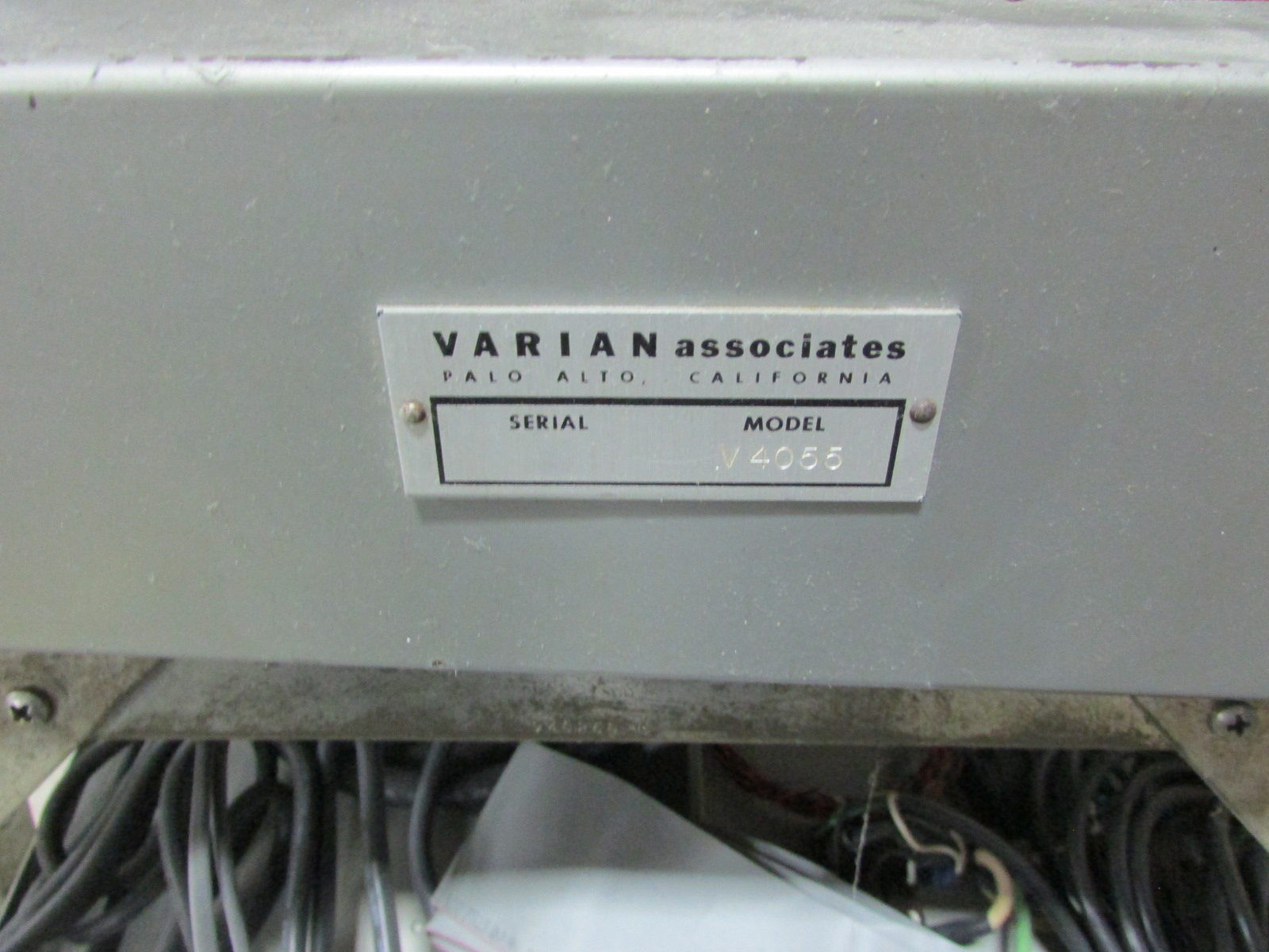 Foto Verwendet VARIAN V 4055 Zum Verkauf