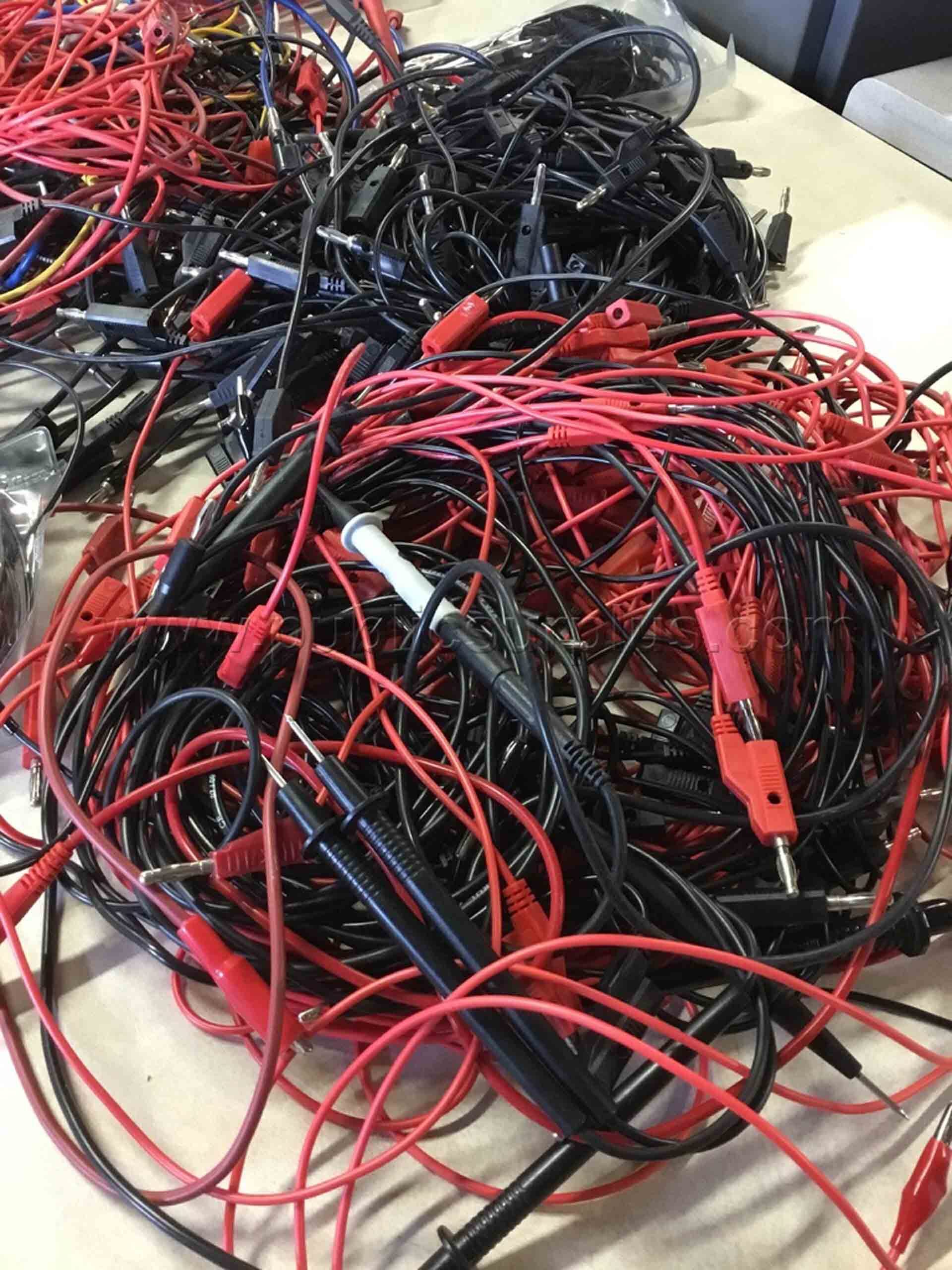 图为 已使用的 VARIOUS Lot of test leads 待售