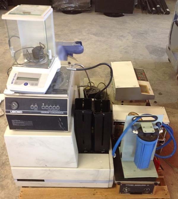 Photo Used VARIOUS Lot of (16) lab equipments For Sale