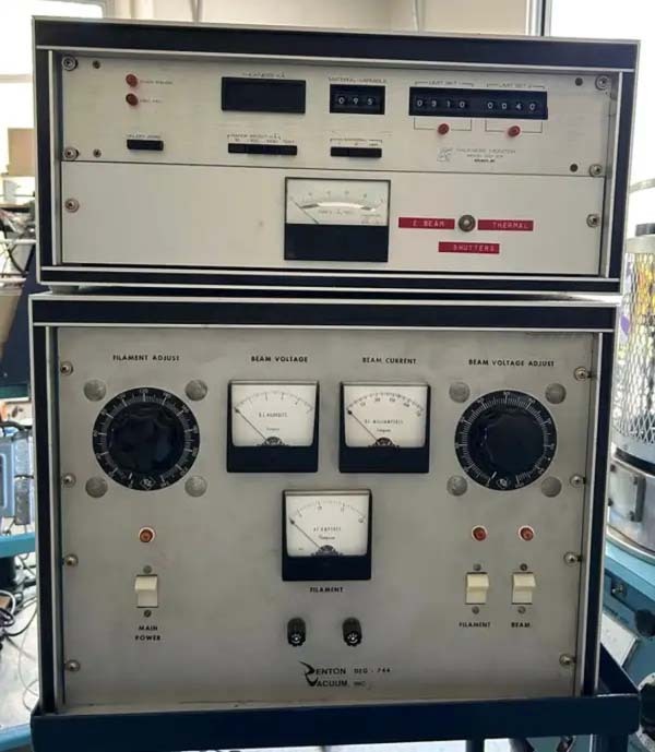 Photo Used VARIOUS Lot of (2) laboratory equipment For Sale