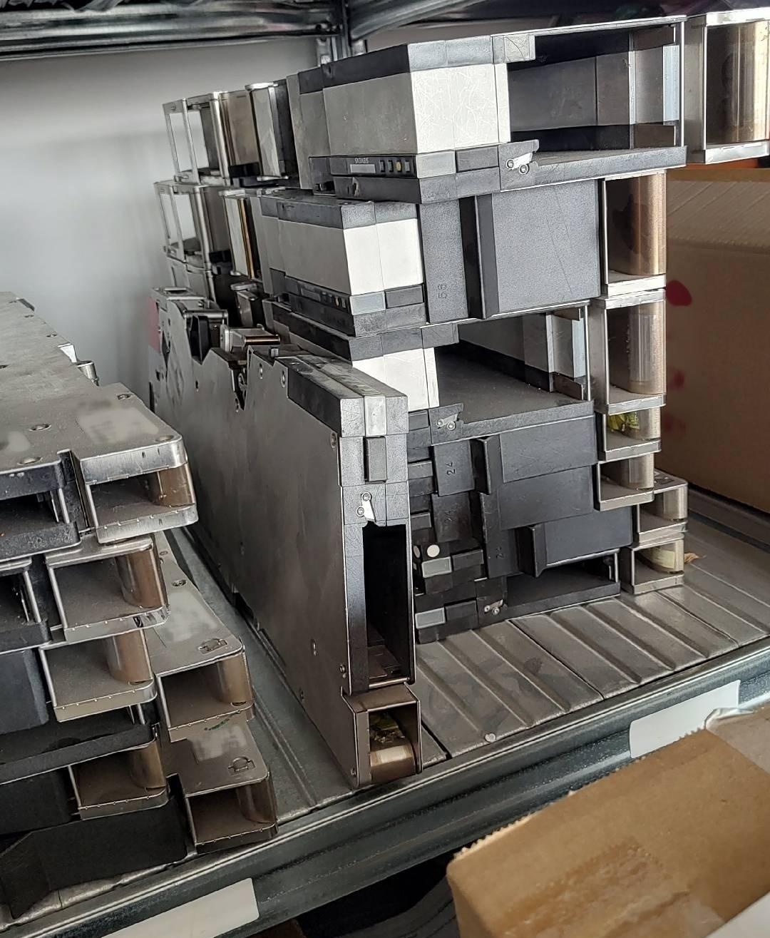 Foto Verwendet VARIOUS Lot of ASM feeders for X series Zum Verkauf
