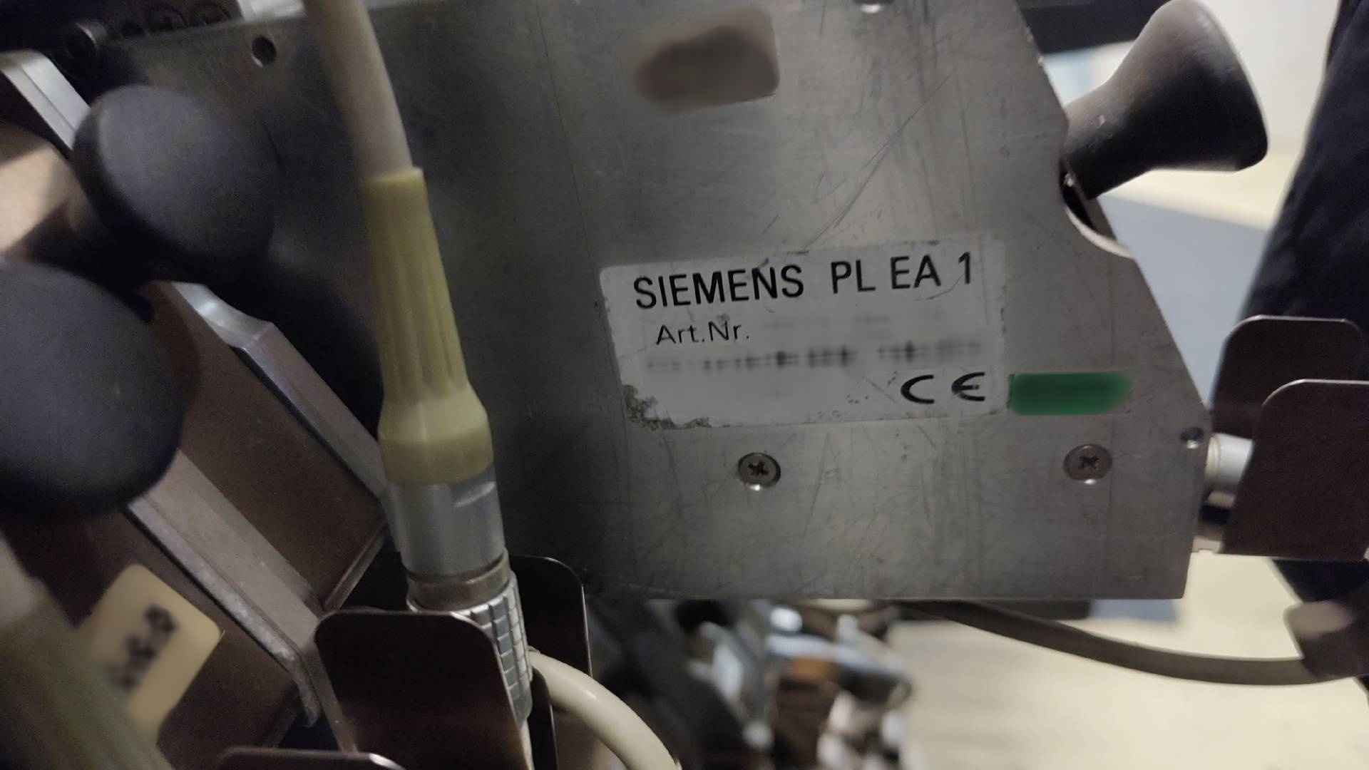 Foto Verwendet VARIOUS Lot of ASM Silver, Gold, Vibration feeders for S series Zum Verkauf