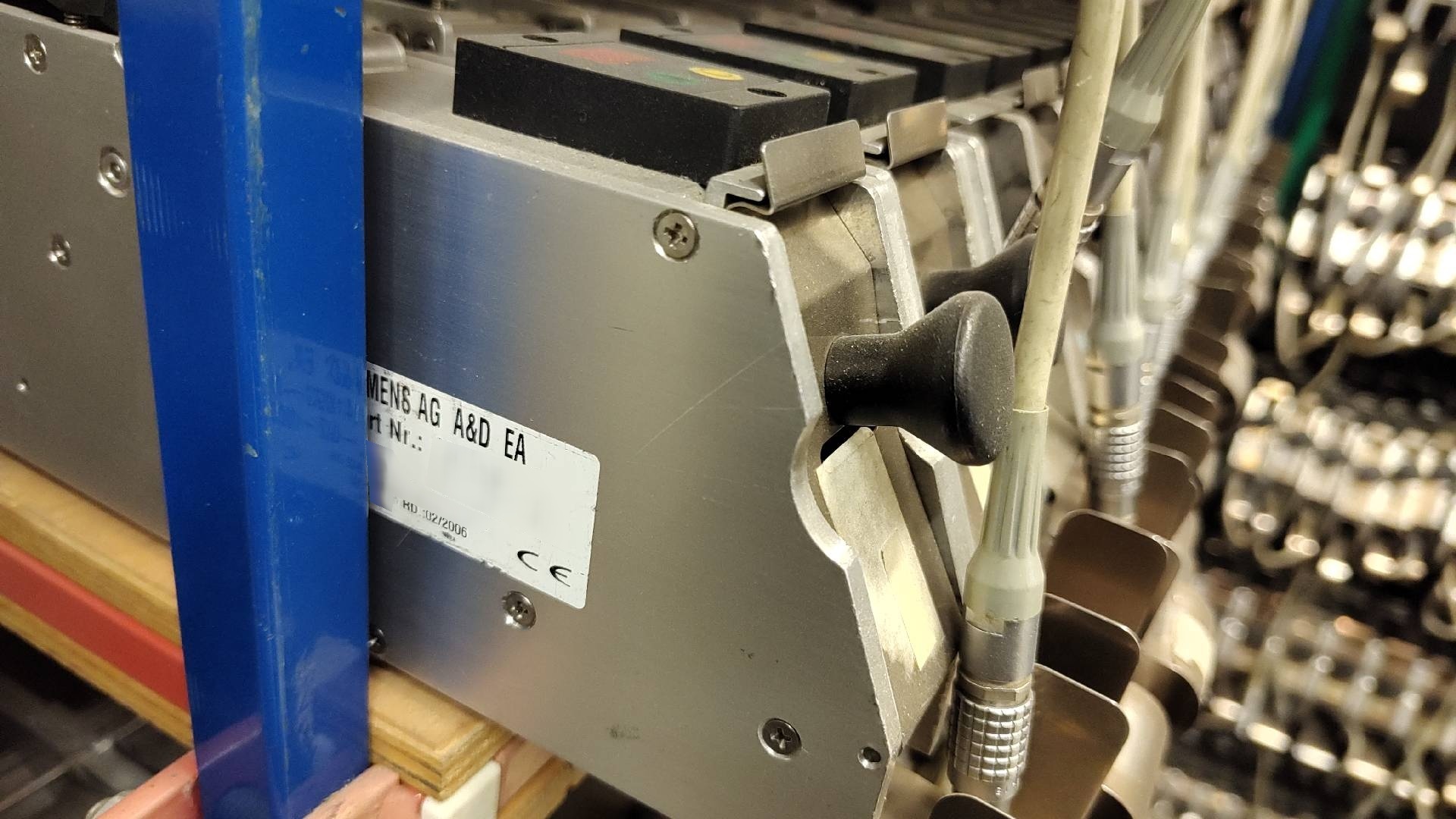Foto Verwendet VARIOUS Lot of ASM Silver, Gold, Vibration feeders for S series Zum Verkauf