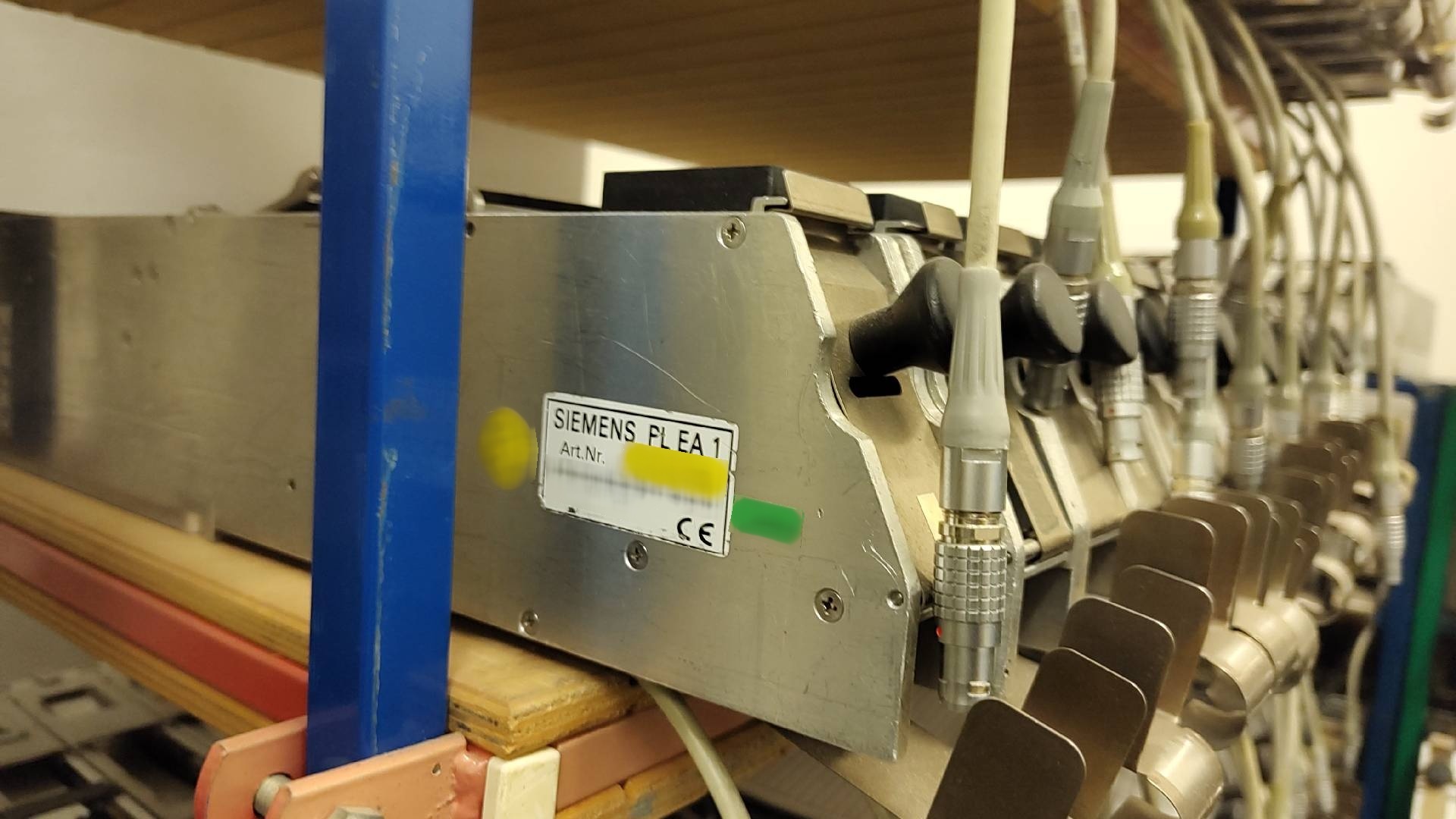 Foto Verwendet VARIOUS Lot of ASM Silver, Gold, Vibration feeders for S series Zum Verkauf