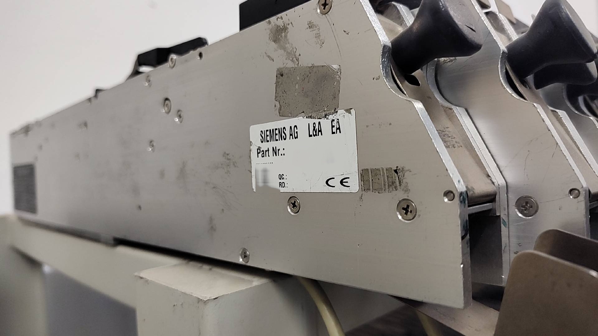Foto Verwendet VARIOUS Lot of ASM Silver, Gold, Vibration feeders for S series Zum Verkauf