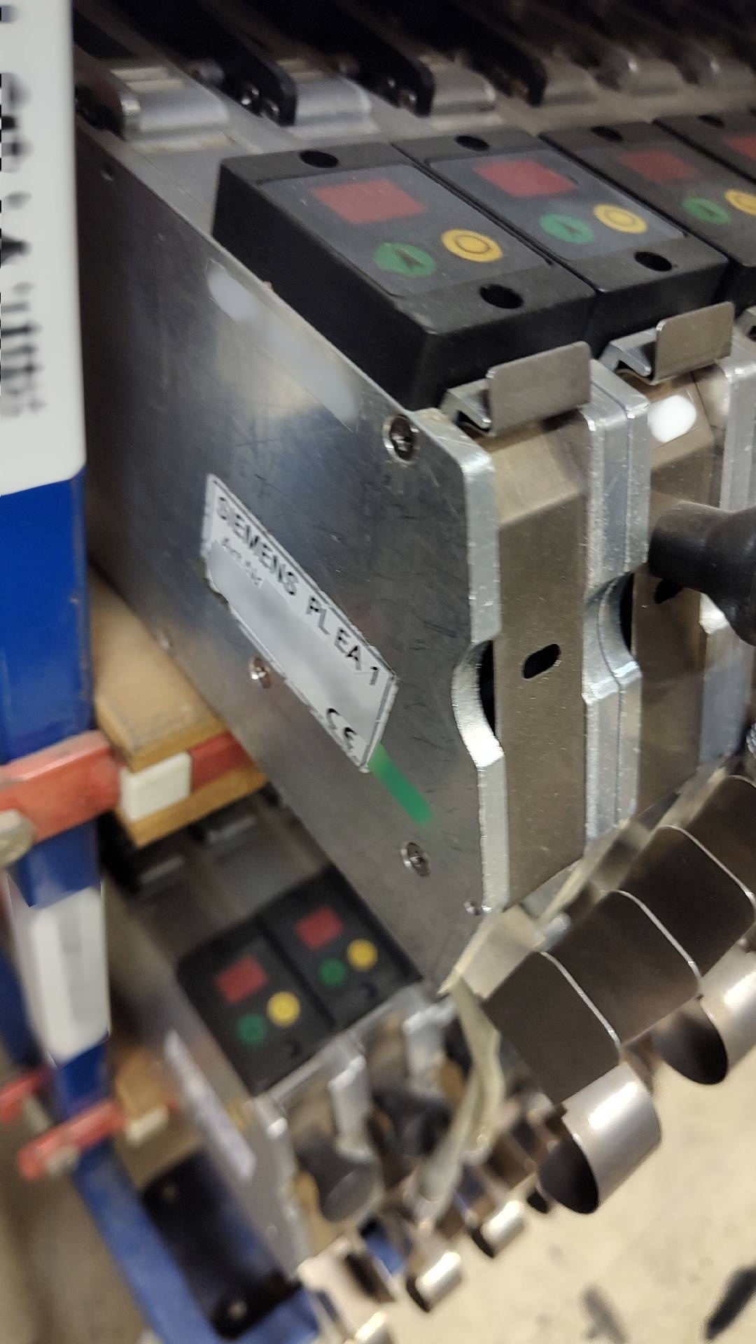 Foto Verwendet VARIOUS Lot of ASM Silver, Gold, Vibration feeders for S series Zum Verkauf