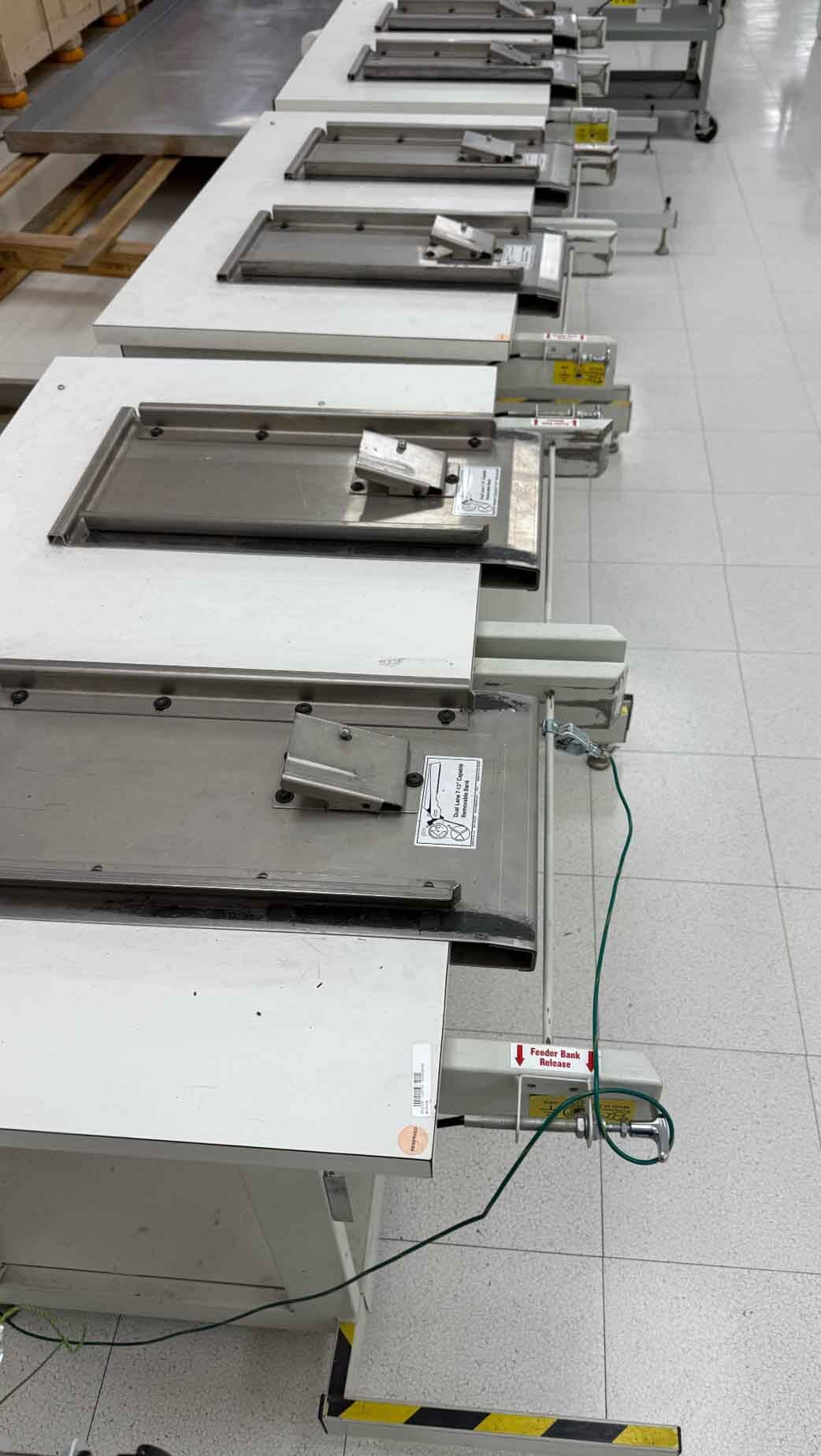 사진 사용됨 VARIOUS Lot of conveyors and feeders 판매용