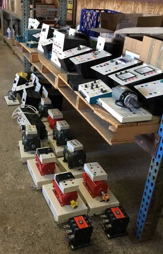 Photo Used FEEDBACK Lot of electronic test equipment For Sale