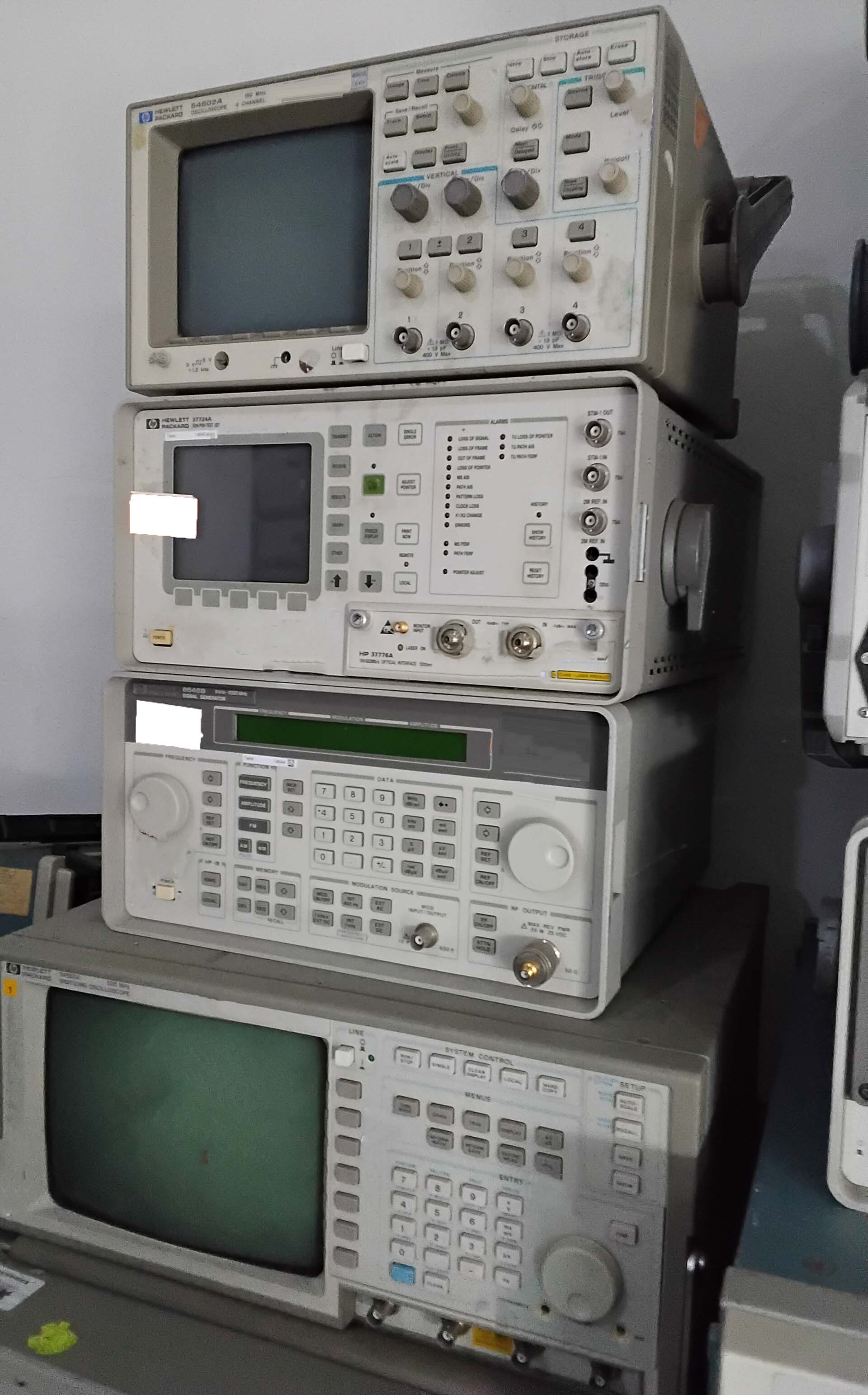 Photo Utilisé VARIOUS Lot of electronic test equipment À vendre