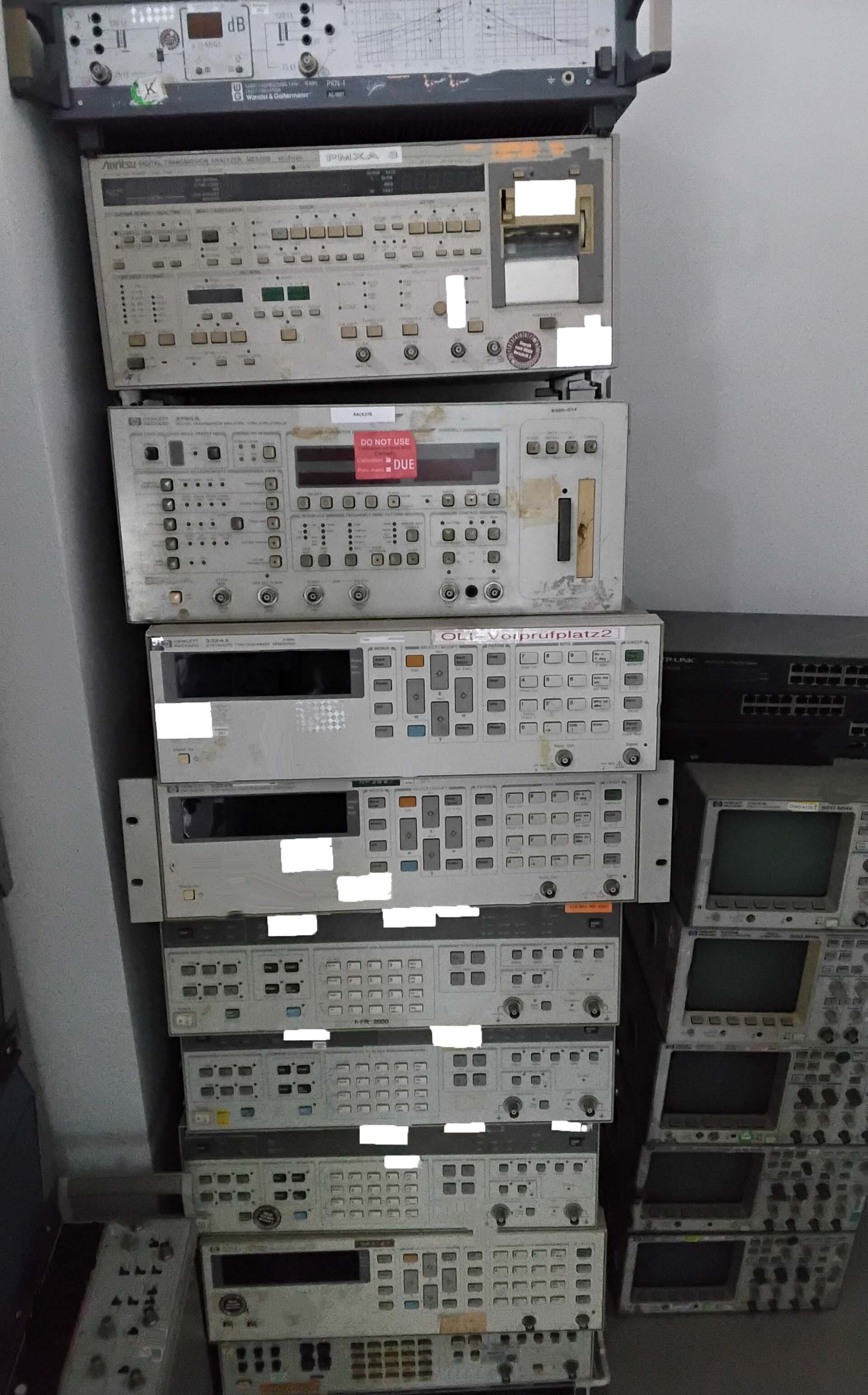 Photo Utilisé VARIOUS Lot of electronic test equipment À vendre