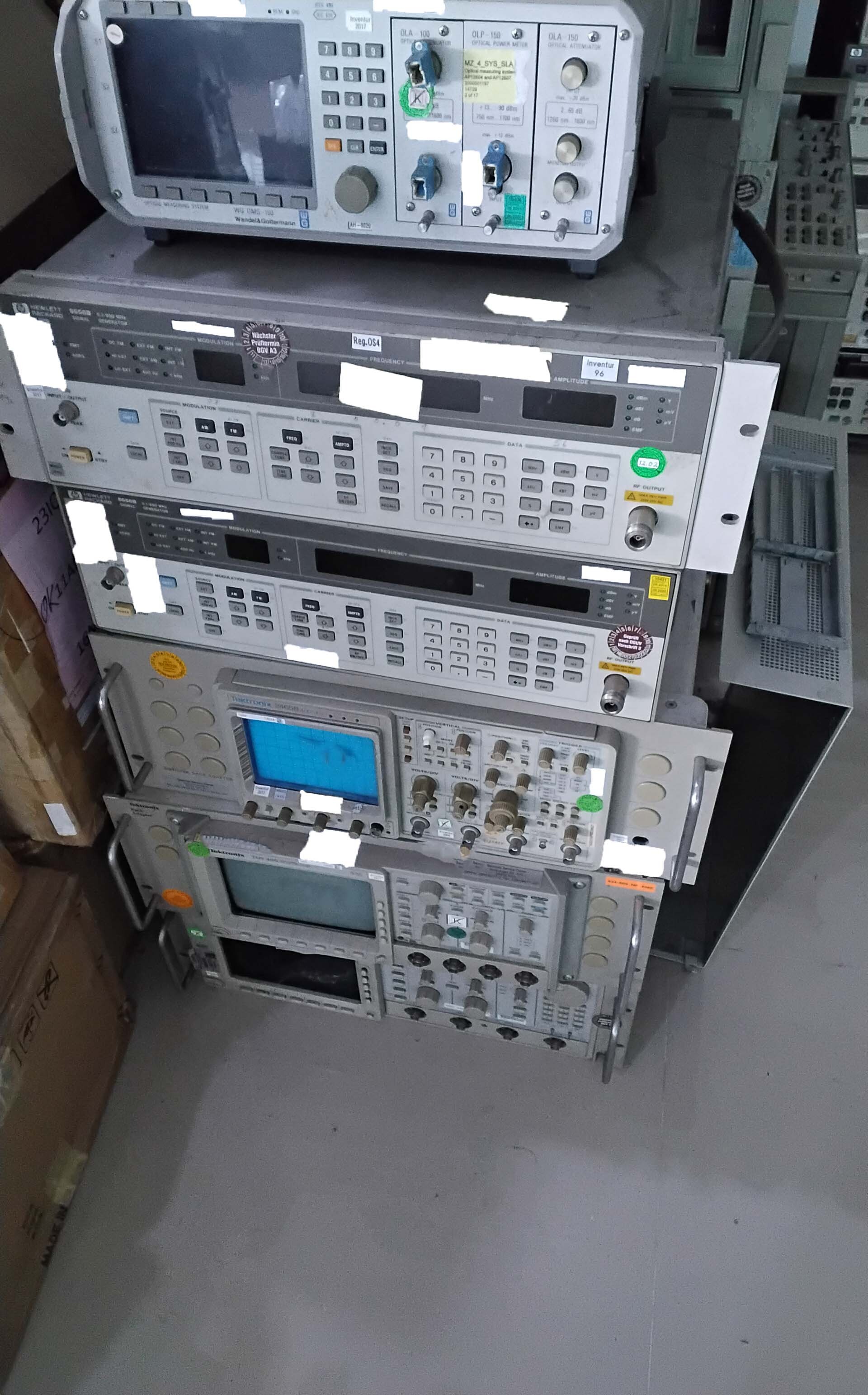 Photo Utilisé VARIOUS Lot of electronic test equipment À vendre