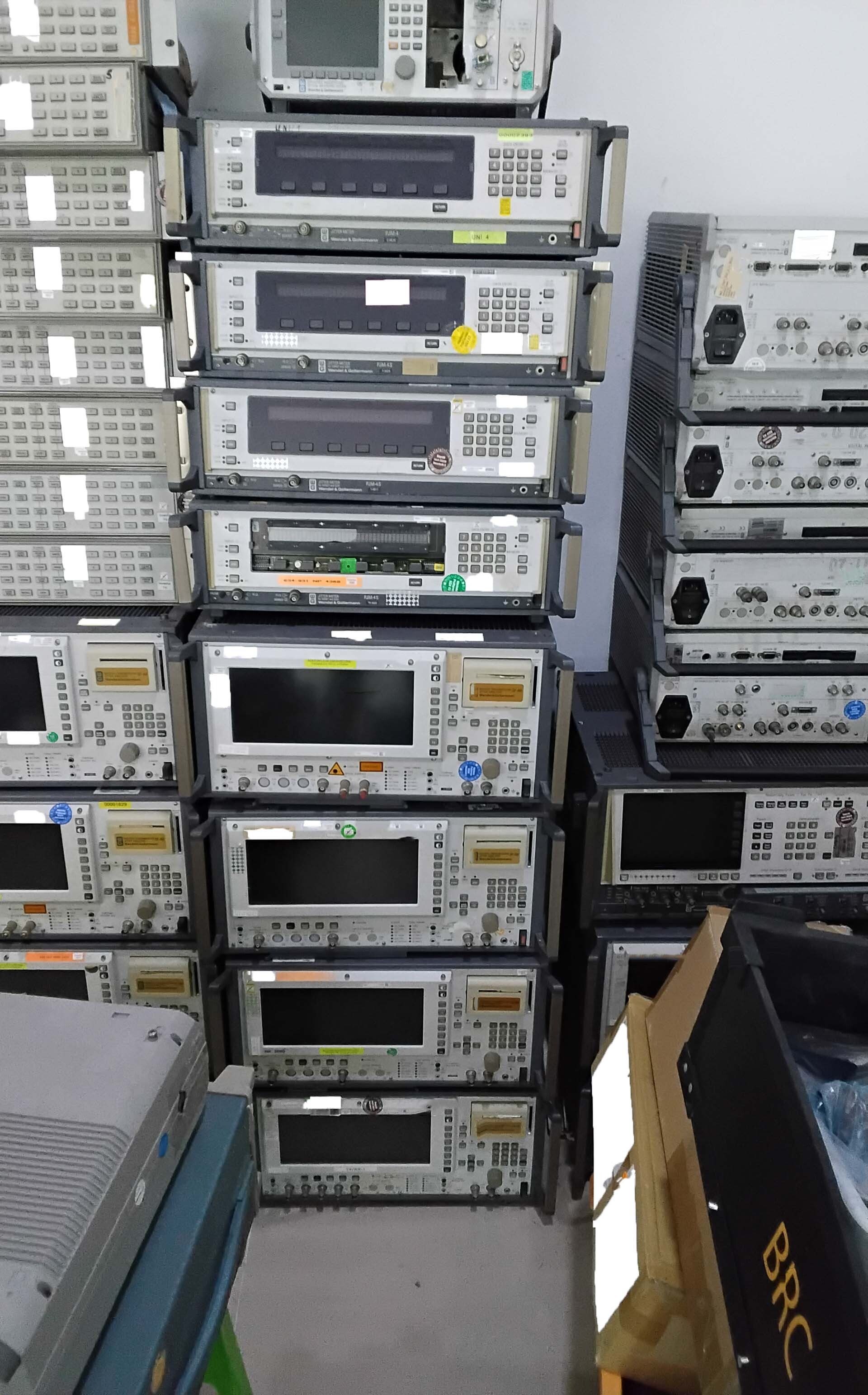 Photo Utilisé VARIOUS Lot of electronic test equipment À vendre