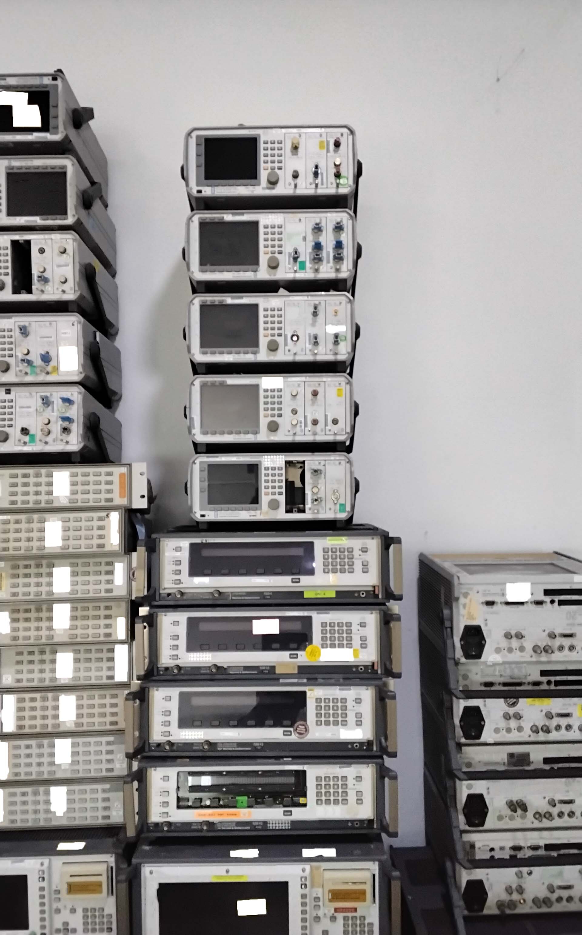 Photo Utilisé VARIOUS Lot of electronic test equipment À vendre