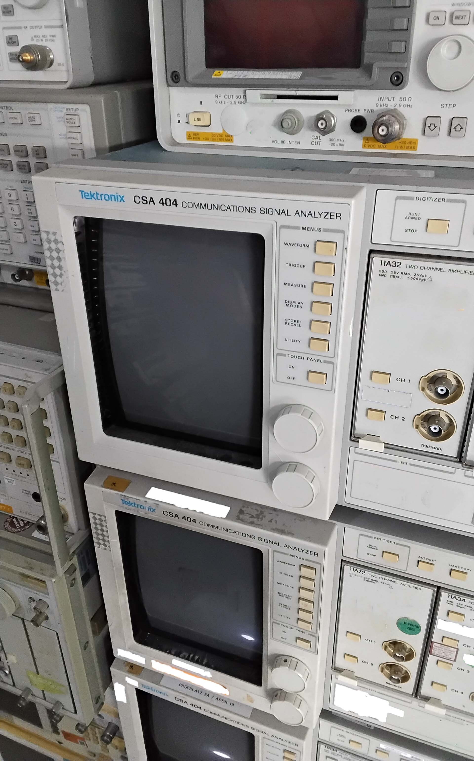 Photo Utilisé VARIOUS Lot of electronic test equipment À vendre