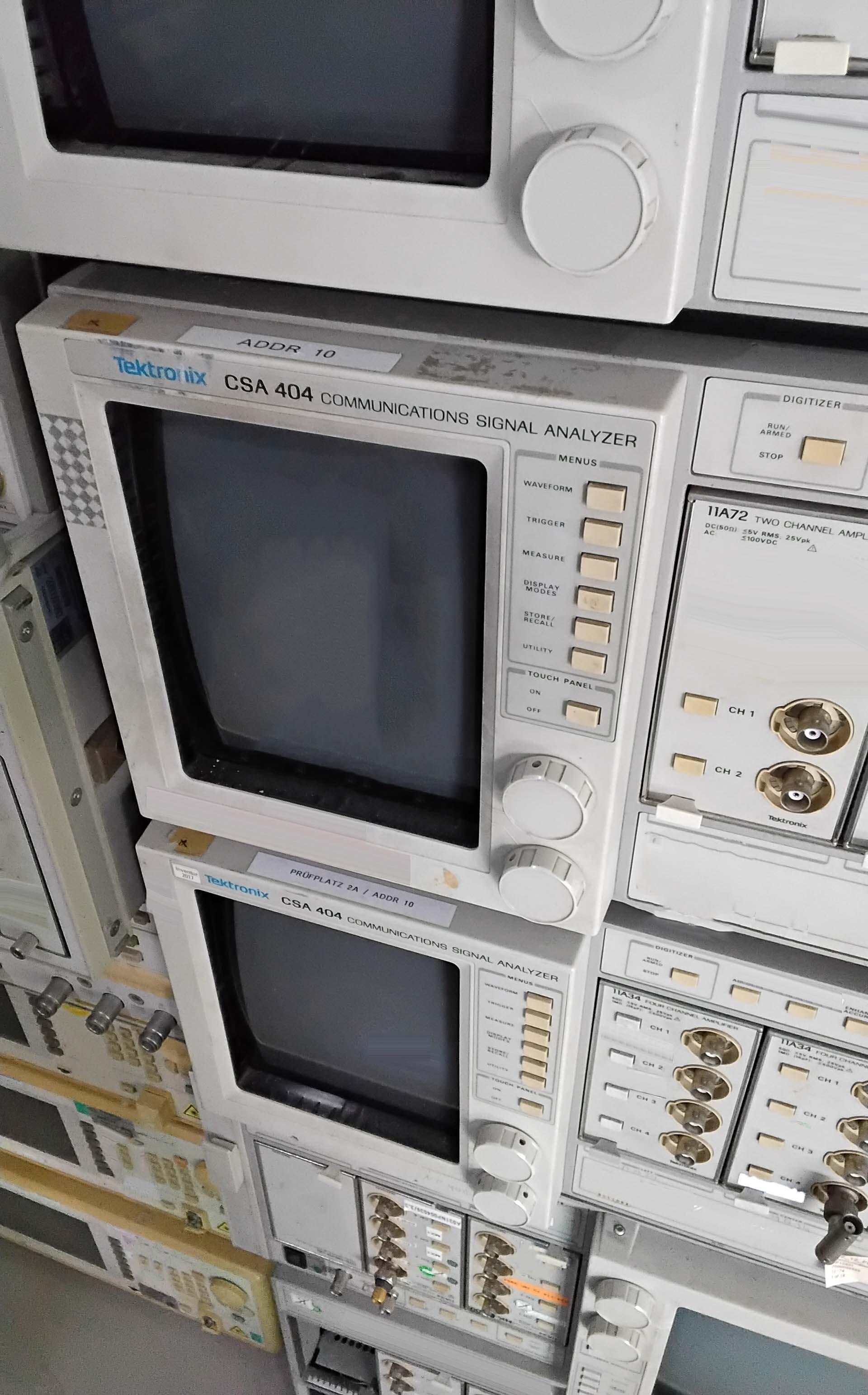 Photo Utilisé VARIOUS Lot of electronic test equipment À vendre