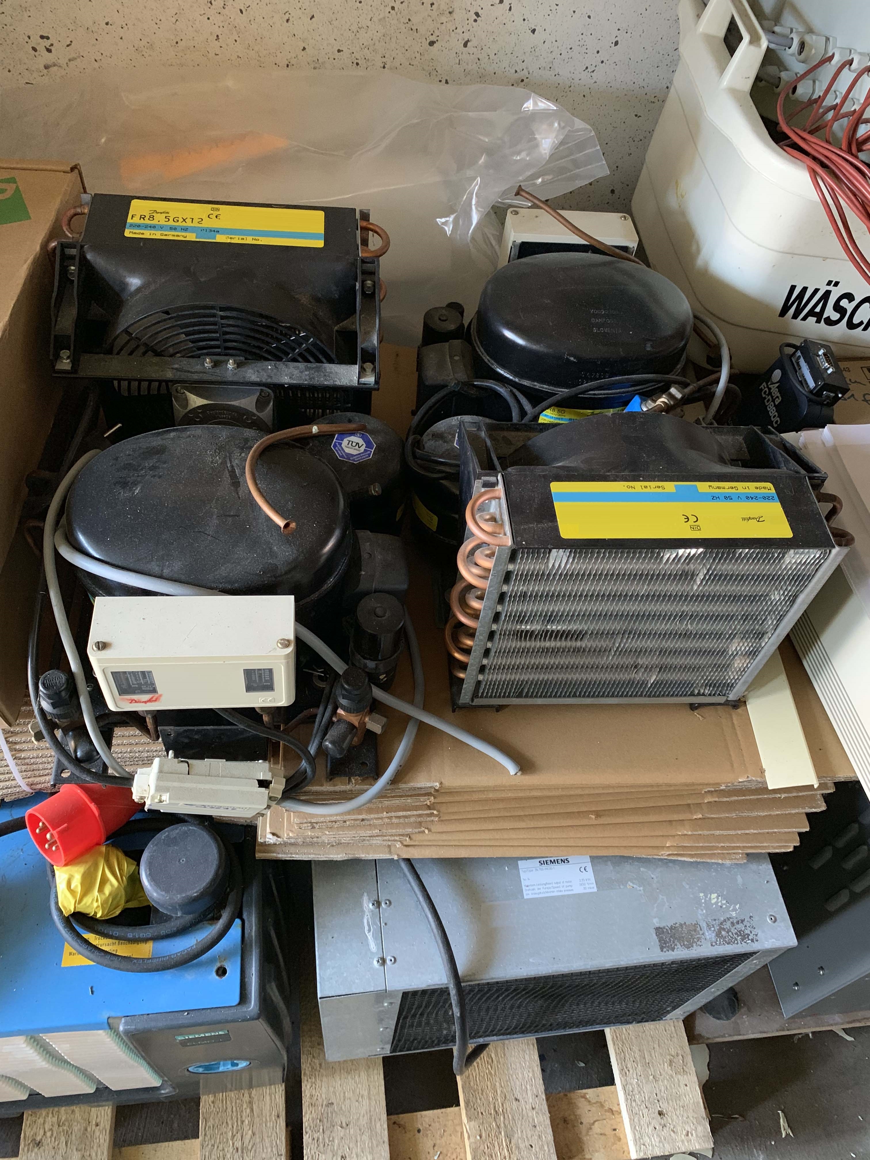 사진 사용됨 VARIOUS Lot of equipment 판매용