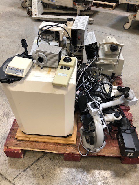 Photo Used VARIOUS Lot of laboratory equipment For Sale