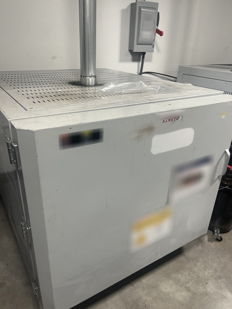 Photo Used VARIOUS Lot of equipment For Sale