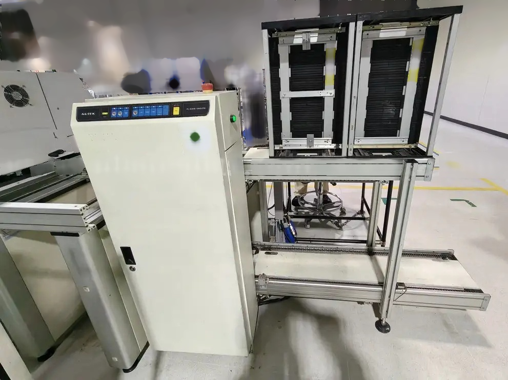 Photo Used VARIOUS Lot of equipment For Sale