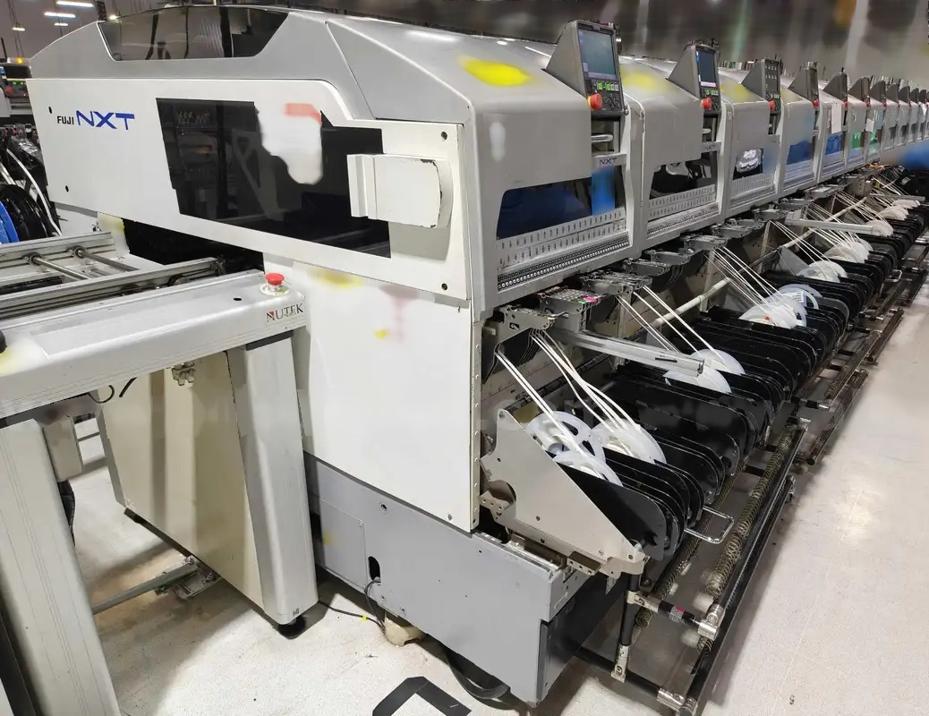 Photo Used VARIOUS Lot of equipment For Sale