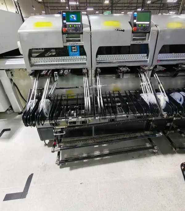Photo Used VARIOUS Lot of equipment For Sale
