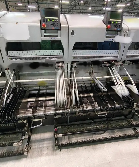 Photo Used VARIOUS Lot of equipment For Sale