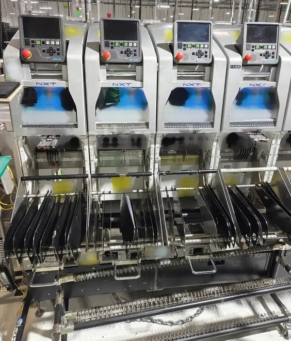 Photo Used VARIOUS Lot of equipment For Sale