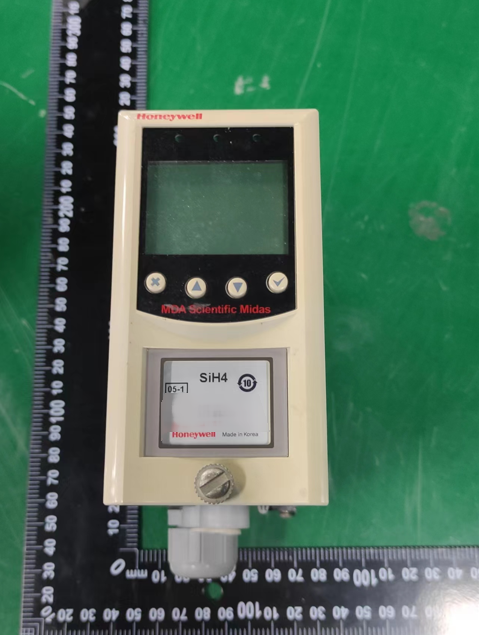 Photo Used VARIOUS Lot of equipment For Sale