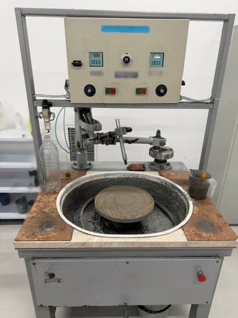 Photo Used VARIOUS Lot of equipment For Sale
