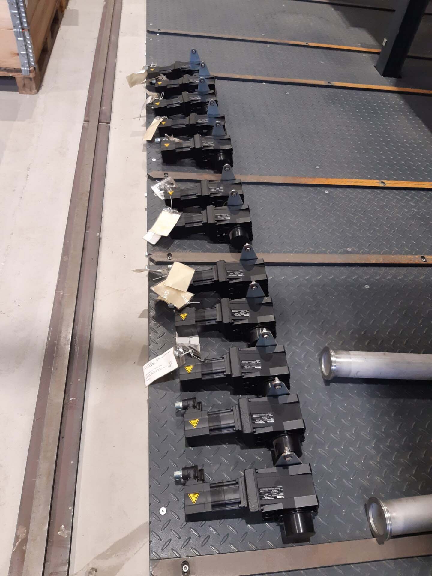 Photo Used VARIOUS Lot of equipment For Sale
