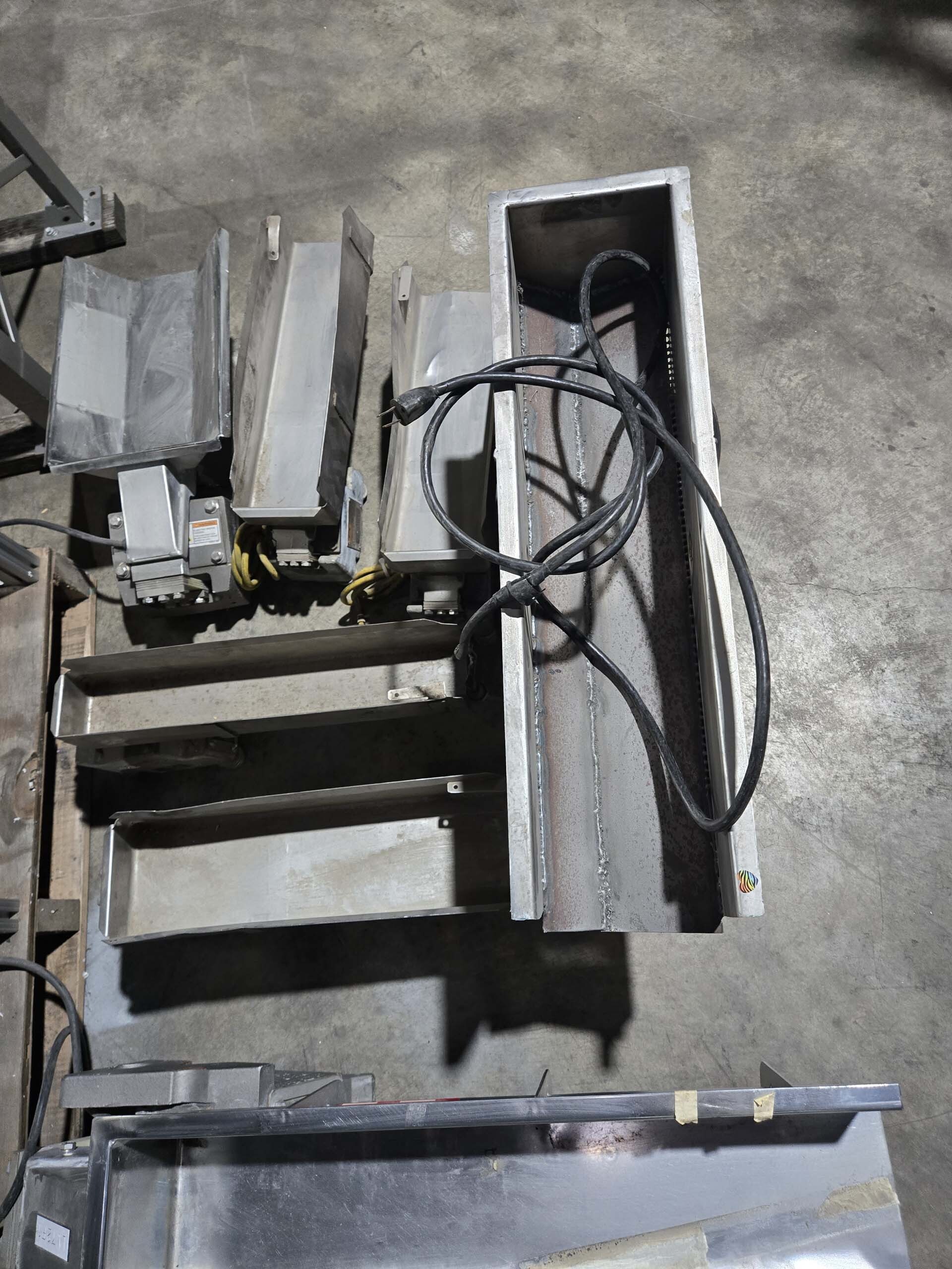 Foto Verwendet VARIOUS Lot of lab equipment and accessories Zum Verkauf
