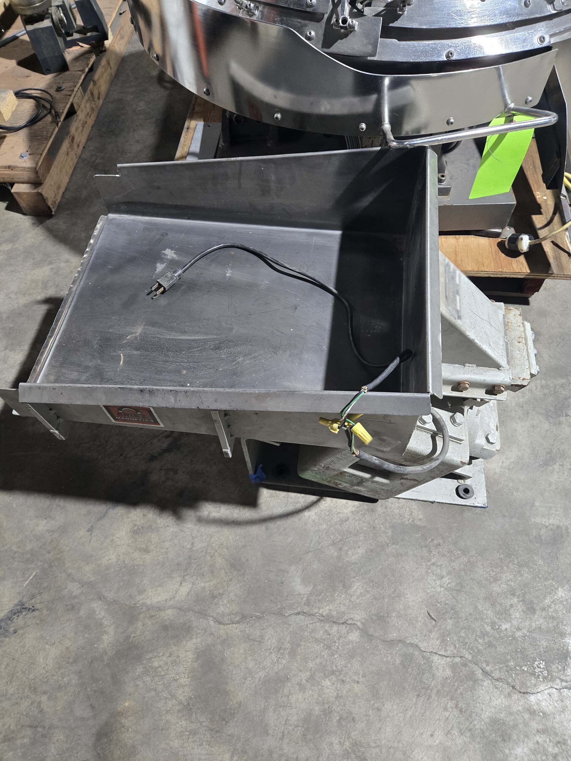 Foto Verwendet VARIOUS Lot of lab equipment and accessories Zum Verkauf