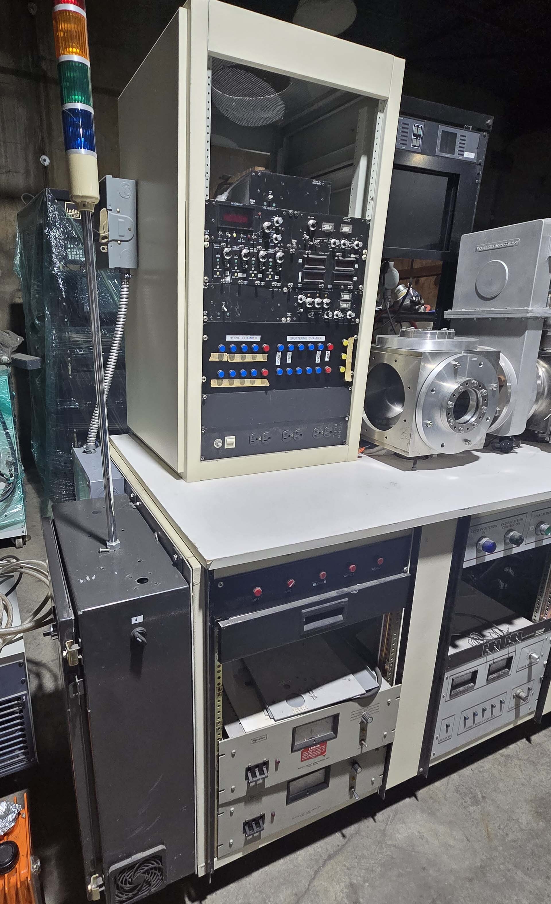 Foto Verwendet VARIOUS Lot of lab equipment and accessories Zum Verkauf