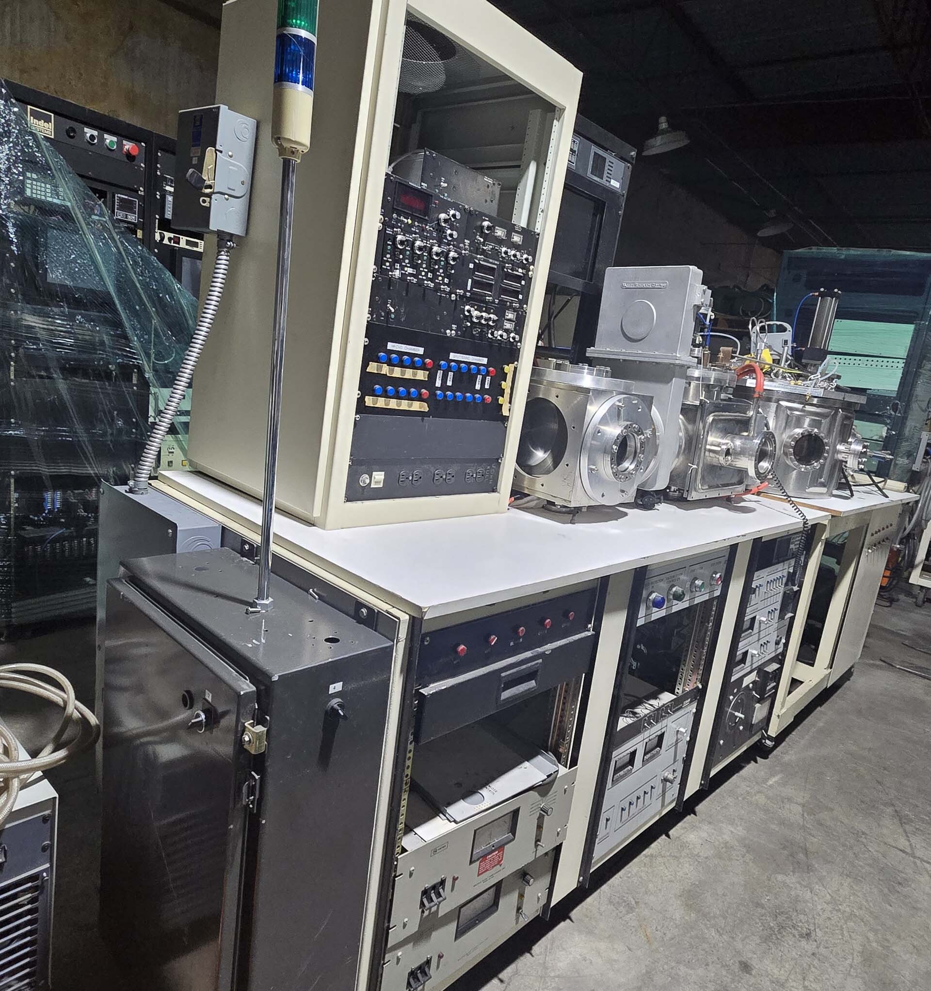 Foto Verwendet VARIOUS Lot of lab equipment and accessories Zum Verkauf