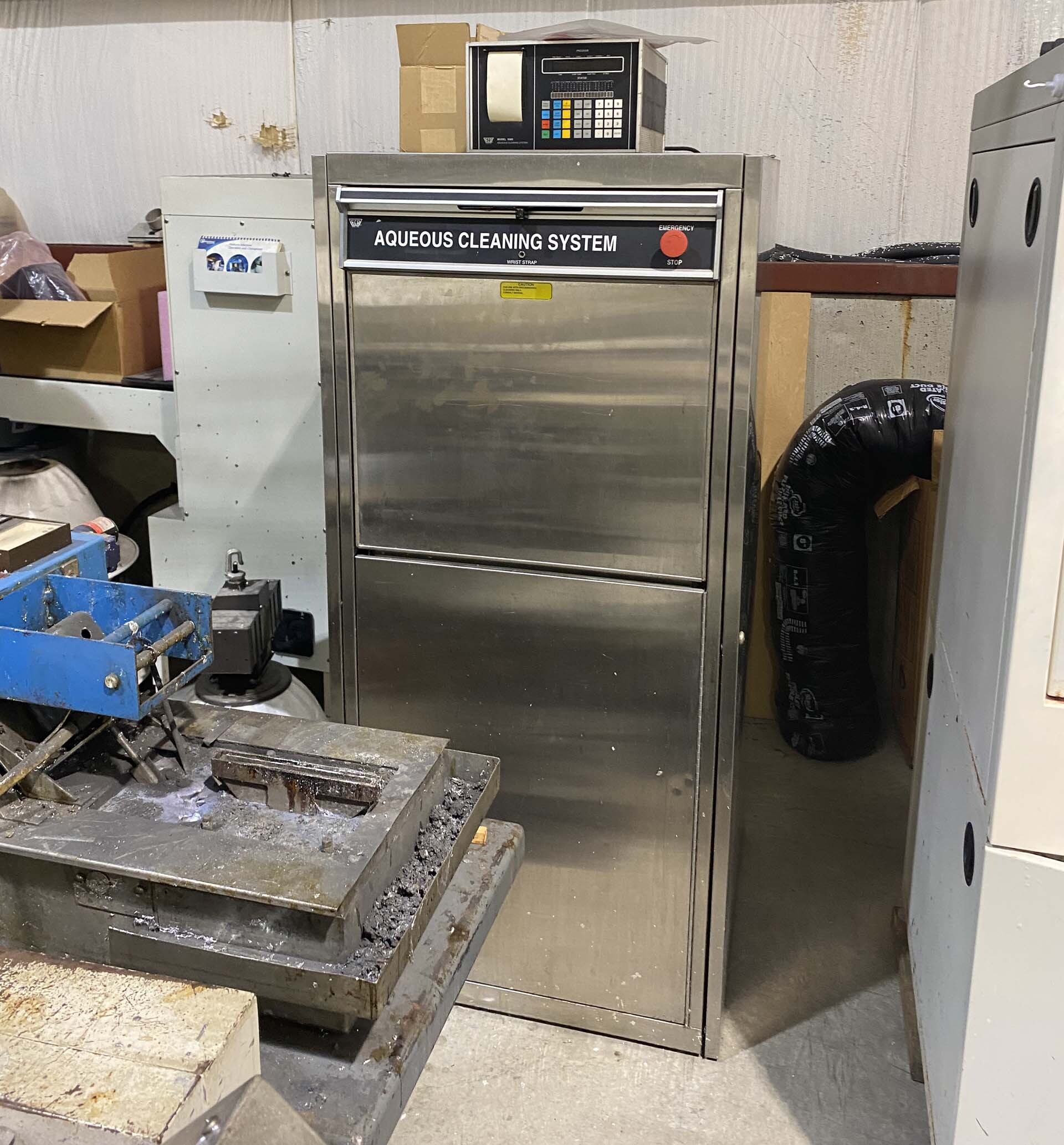 Photo Used VARIOUS Lot of equipment For Sale