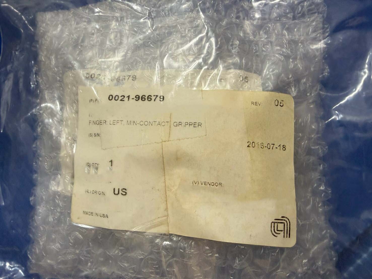 Photo Used VARIOUS Lot of spare parts For Sale